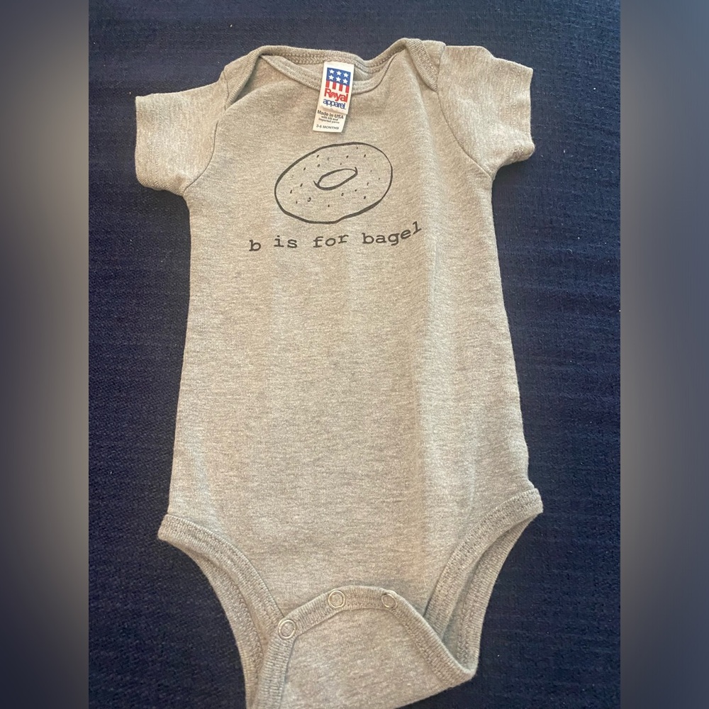 NWOT Royal Apparel Gender Neutral “b for bagels” Short Sleeves Onesie Size: 3-6M